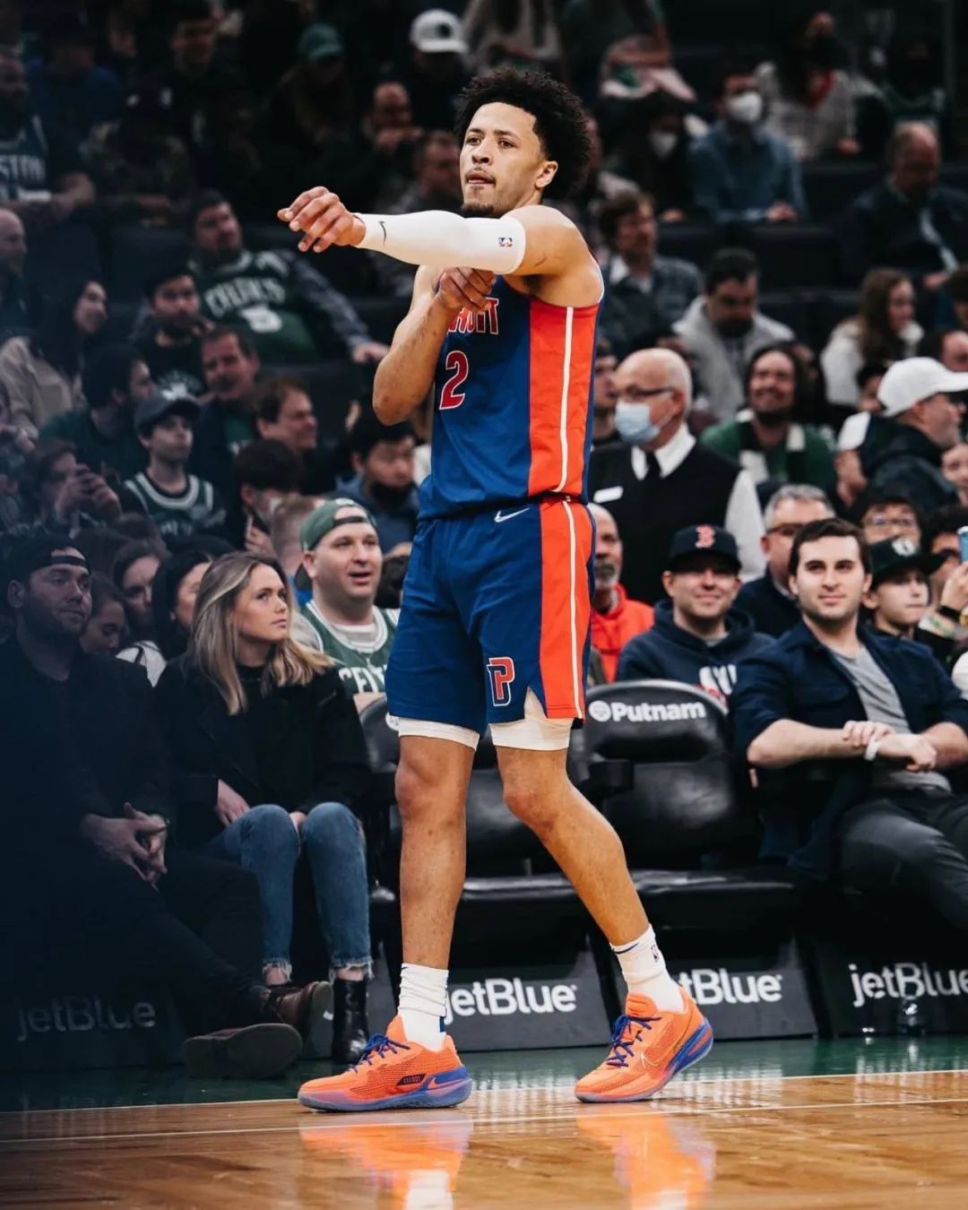 亚博游戏官网-一位年轻球员在比赛中展现出潜力英语